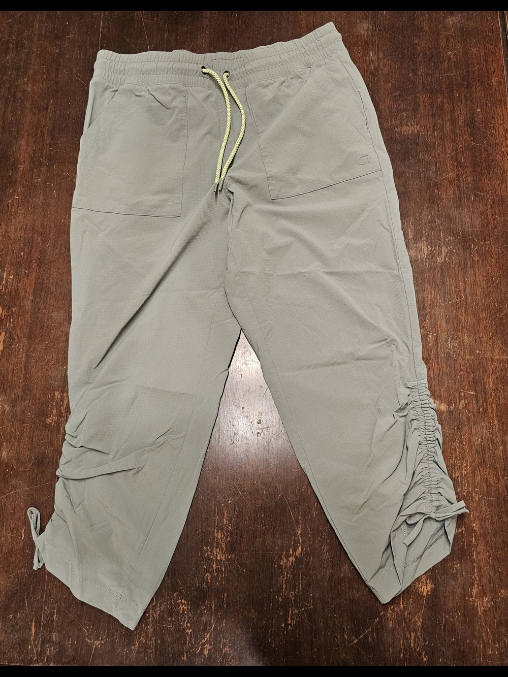 GAP GAPFit Women's Sage Green Drawstring Capris - Size Small